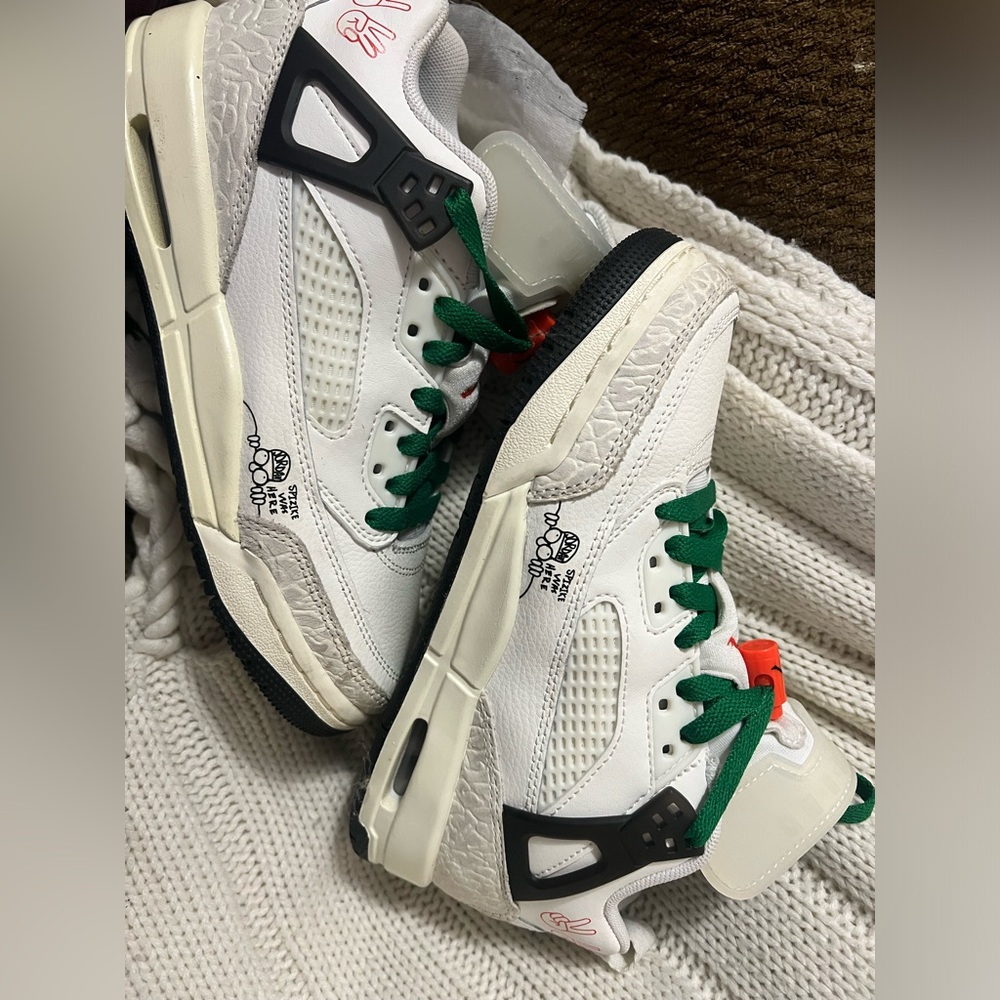 Youth Jordan Brooklyn 40a Sneakers - Size 4Y - Picture 2 of 3